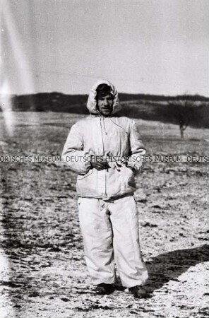 Negativ 2. WK/ Film 43 (Hermann Hirchenhein im Winter-Tarnanzug)