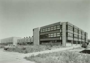 Dresden-Altstadt, Ostraallee. Neubau Theaterwerkstätten (1977-1981; E. Pfau, T.-E. Gustavs). Ansicht von Süden