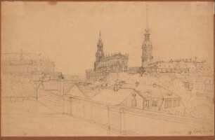 Blick vom Zwingerwall in Dresden über die Häuser des Italienischen Dörfchens auf die Katholische Hofkirche (Kathedrale) und das Residenzschloss, links die erste Semperoper