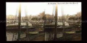 Blick über Schiffe und Häuser am Kanal, Rotterdam