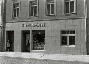 Roßwein, Dresdener Straße 14. Fleischerei Kurt Seidel, Schaufenster mit "Arier"-Schild