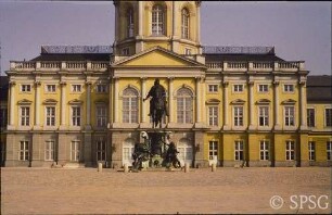 Berlin, Schloss Charlottenburg, Blick in den Ehrenhof.