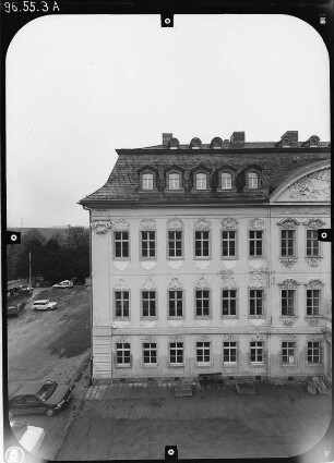 Oppurg, Schloßstraße 2. Schloß (1705-1708, Umgestaltung 1746-1747, Restaurierung seit 1984). Haupteingangsseite (Teilansicht) von Süden