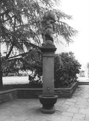 Atlas-Brunnen (Brunnen); Frankfurt, Weckmarkt (hinter Nr. 2)