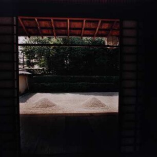 Kyoto. Daisen-in. Blick vom Hôjô auf den Ozean der Leerheit. Kieselsteine