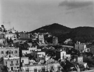 Das Villenviertel am Tibidabo : Blick auf das Villenviertel am Hang des Hausberges Tibidabo in Barcelona