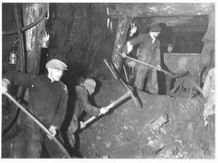 Handschachtarbeit im Engelbergtunnel