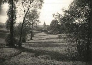 Kürbitz, Ort mit Salvatorkirche von Osten