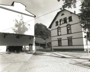 Gersdorf (Chemnitzer Land), Hauptstraße 193. Sogenannte Hessen-Mühle (1886/1900, 1904). Wohnhaus und Seitengebäude. Hofansicht