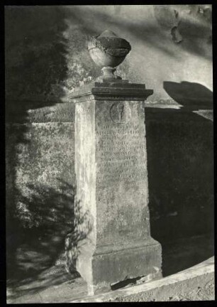 Grabstein des Pfarrers Matthias Schellhorn, +1818