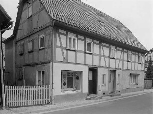 Wohnhaus mit Ladeneinbau