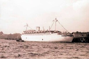 Hamburg: Hafen, KDF-Schiff, Robert Ley, von hinten