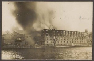Ansichtskarte Brandkatastrophe Viktoriaspeicher, Köpenicker Straße