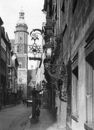 Leipzig, Burgstraße : Leipzig, Burgstraße. Blick nach Norden zur Thomaskirche, rechts Thüringer Hof