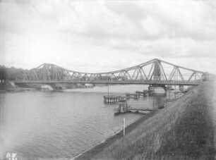 Bau der Drehbrücke Rendsburg/Nord-Ostsee-Kanal