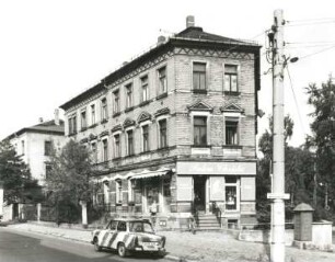 Dresden-Naußlitz, Pietzschstraße 25/Ecke Saalhausener Straße. Wohnhaus (um 1895) mit Laden