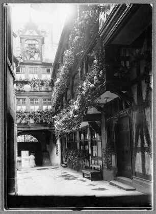 Im alten Rathaushof zu Frankfurt