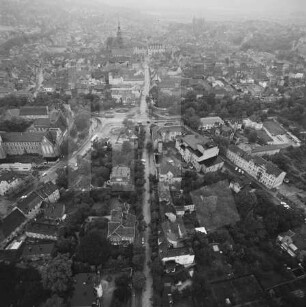 Bebauung um den Theaterplatz (Curt-Becker-Platz) in Naumburg : Blickrichtung Westen zur Innenstadt