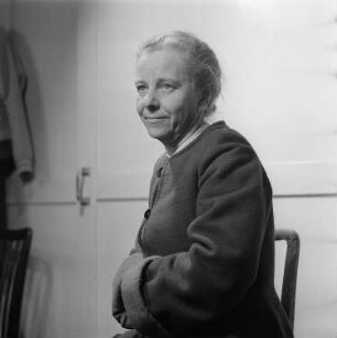 Porträt der Schauspielerin Mathilde Danegger, Trägerin der Klara Zetkin-Medaille : Porträt von Mathilde Danegger