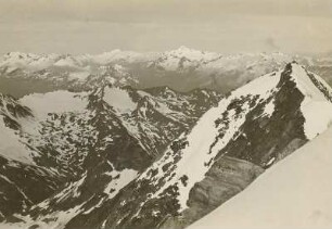 Österreich. Ötztaler Alpen. Blick vom Zuckerhütl nach Westen auf die Ötztaler Alpen. Rechts Wildspitze (3774 m)
