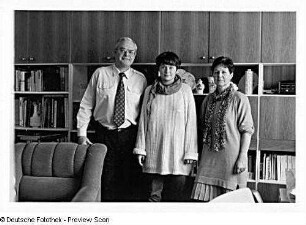 Familie L. (Chemiker, Ärztin) im Wohnzimmer<