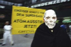Greenpeace-Aktion zum Ausstieg aus der Atomtechnologie, Hamburg, 05.09.1998,