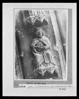 Sixtusportal — Rechte Archivolten — Kirchengelehrter