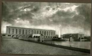 Ausstellungsgebäude, zerstört.Mittelbau, Ostflügel, Teich, Springbrunnen und Plastik