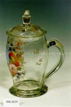 Bierkrug mit Deckel, Blumenmalerei und Aufschrift