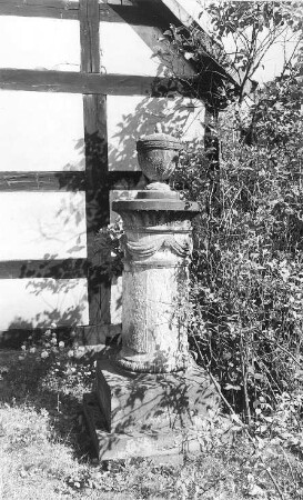Krauschwitz-Pechern. Grabstein eines Müllers