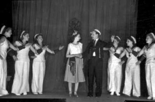Freiburg: Frank mit Matrosengirls