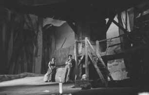 Szenenbilder aus der Oper "Jenufa" von Leos Janácek an der Deutschen Staatsoper Berlin, mit Christel Goltz und Erich Witte in den Hauptrollen : Szene mit Christel Goltz als Jenufa und Erich Witte als Steva