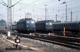 Stuttgart Hbf. Gleis Lok 110 177 Lok 110 176