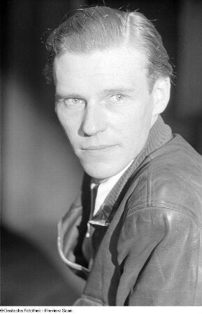 Porträtaufnahmen des Schauspielers Max Eckard