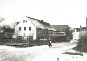 Malter, Dorfstraße im unteren Ortsteil mit Materialwarenhandlung und Bäckerei