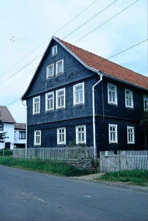 Wohnhaus eines Dreiseithofes, verschiefert