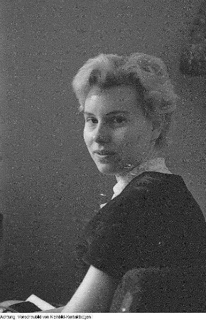 Verschiedene Veranstaltungen des Demokratischen Frauenbundes Deutschlands (DFD), Verleihung der Goldenen Nadel an Naumann, Salatzubereitungskurse, u.a., November 1964 & Bezirksdelegierten-Konferenz des Demokratischen Frauenbundes Deutschlands (DFD), April 1969