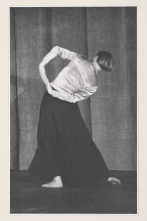 Studie aus Solotanz der Folge "Tanzende Frau"? zu einer Tanzsuite von Béla Bartók, Komödienhaus Dresden. Seite 25