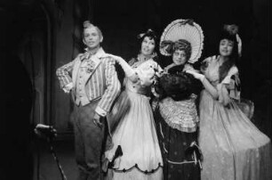Szenenbilder aus der Posse "Lumpacivagabundus" von Johann Nestroy im Theater am Schiffbauerdamm Berlin