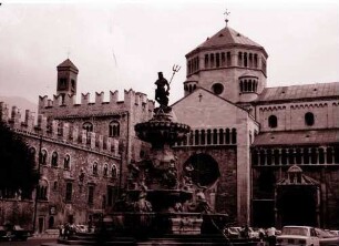 Trient: Piazza Cesare Battisti, mit Neptunbrunnen und Dom