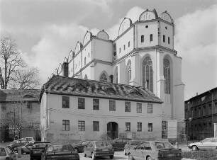 Wohnhaus : Blick gegen Wohnhäuser (16. Jh.; vor 1700) und Dom (etwa 1280-etwa 1330)