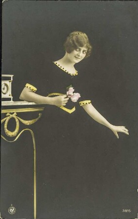 [Frau mit Rose]