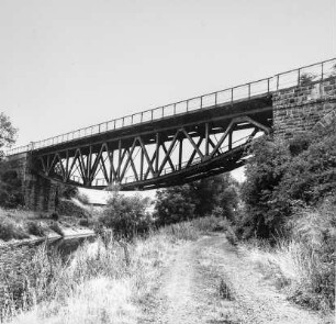 Eisenbahnbrücke (Brückenanlage); Herborn, Auf der Herrenwiese, Pfingstweide, Im Kamp, Die Dill (Gew. II)