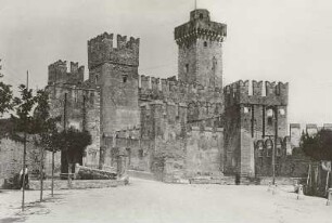 Sirmione (Italien). Scaligerburg (13./14. Jahrhundert, 1409 erstmals erwähnt). Westseite (Teilansicht)