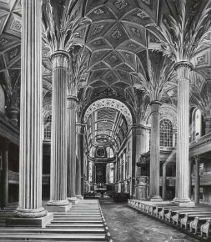 Innenansicht der Nikolaikirche, Blick in den Chor