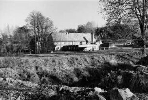 Wilsdruff-Helbigsdorf. Leutholdmühle, Blick auf die Mühle, im Vordergrund altes und zukünftiges Flußbett der Triebisch