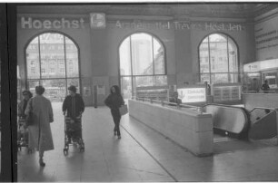 Frankfurt: Hauptbahnhof, Innenhalle, Ausgang zur Stadt
