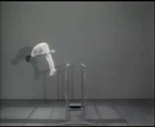 Abgänge aus dem Handstand seitlings am Barren (Bewegungsstudien)