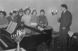 Chanukkah (Lichterfest) : Blick auf Teilnehmer des Festes
