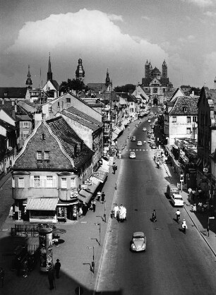 Speyer. Maximilianstraße. Blick nach Osten zum Dom Sankt Maria und Sankt Stephan (Speyerer Dom)